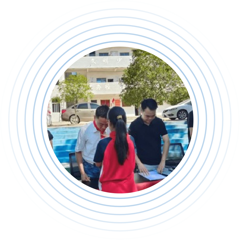 爱心助学捐赠
科学实验进校园